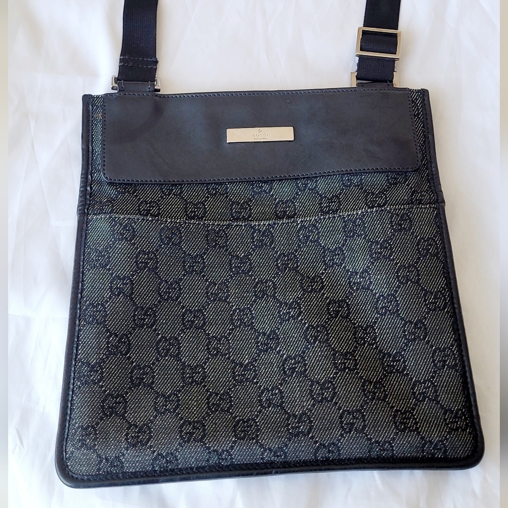 Gucci Vintage GG Monogram Messenger Bag
